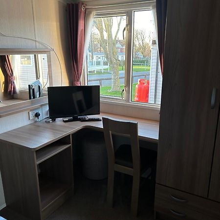 3 Bedroomed Caravan With Amazing Sea Views! Scarborough Exterior photo